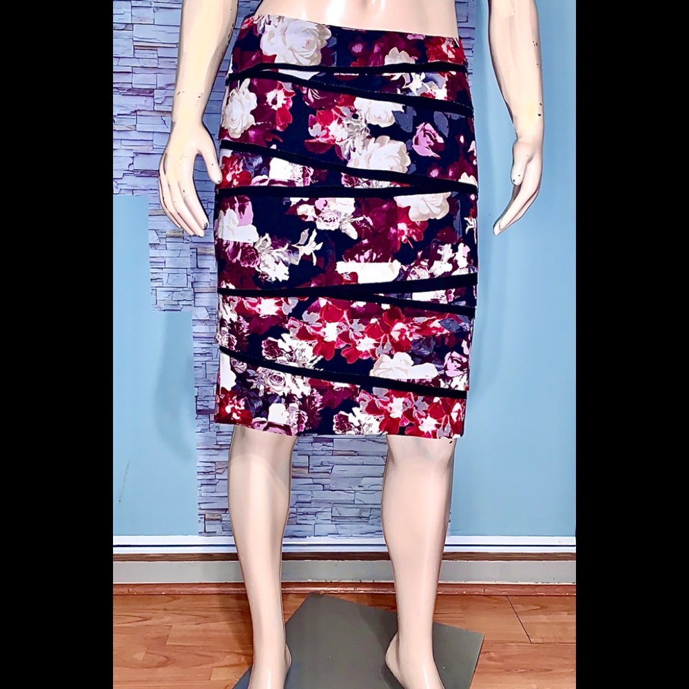 WHBM• Dark Floral Layered Skirt/ (8)